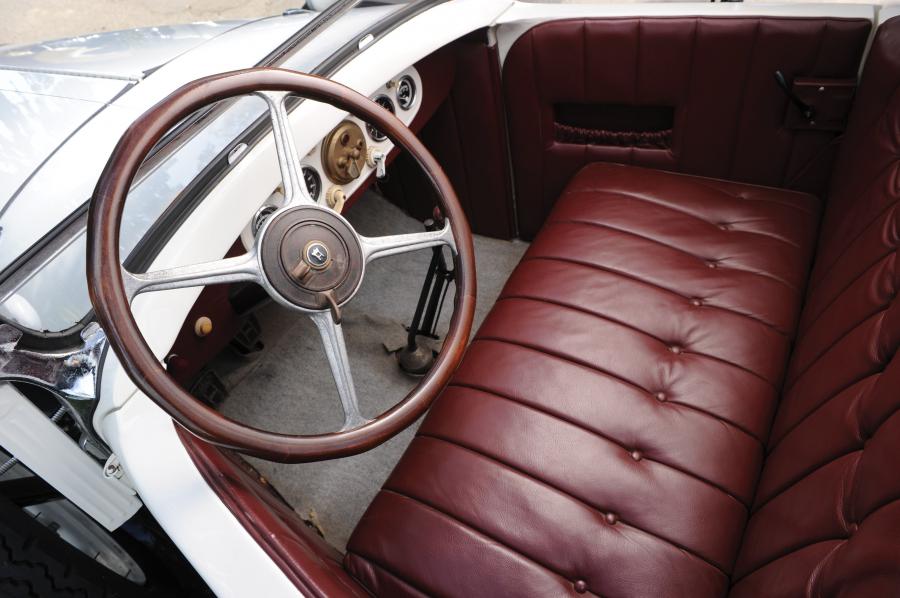 Интерьер Horch 8/305 Tourer 1928 года  (фото 9 из 13)